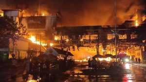 rumah-adrian-smith-gitaris-iron-maiden-hangus-terbakar-dalam-kebakaran-hutan-california