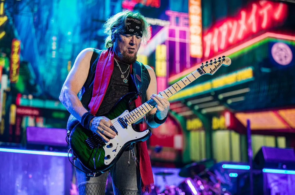 rumah-adrian-smith-gitaris-iron-maiden-hangus-terbakar-dalam-kebakaran-hutan-california